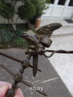 Ancien petit baguier à décor d'un perroquet en bronze et marbre ou albâtre N-2