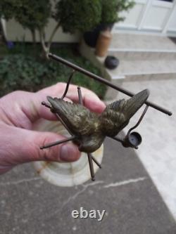 Ancien petit baguier à décor d'un perroquet en bronze et marbre ou albâtre N-2