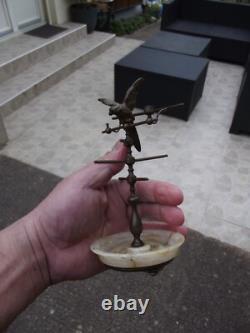 Ancien petit baguier à décor d'un perroquet en bronze et marbre ou albâtre N-2
