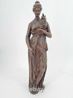 Ancien sujet en bois sculpté représentant une déesse hauteur 50 cm