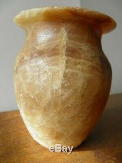 Ancien vase en albatre egyptienne