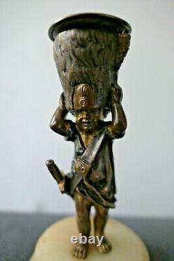 Ancienne Paire De Bougeoirs Bronze De Vienne Chérubin Putti Déguisé Polychrome