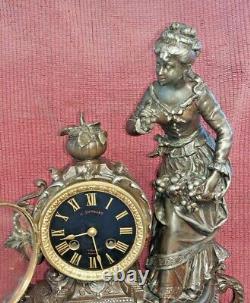 Ancienne Pendule Horloge Marbre Et Regule Sculpture Statue XIX