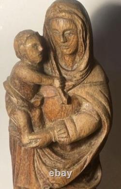 Ancienne Sculpture En Bois Massif Représentant La Vierge À L'enfant