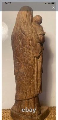 Ancienne Sculpture En Bois Massif Représentant La Vierge À L'enfant