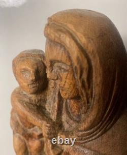 Ancienne Sculpture En Bois Massif Représentant La Vierge À L'enfant