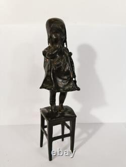 Ancienne Sculpture Statue En Bronze Jeune Fille Au Tabouret Juan Clara