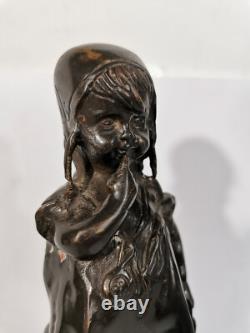 Ancienne Sculpture Statue En Bronze Jeune Fille Au Tabouret Juan Clara