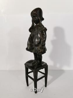 Ancienne Sculpture Statue En Bronze Jeune Fille Au Tabouret Juan Clara