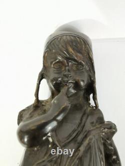 Ancienne Sculpture Statue En Bronze Jeune Fille Au Tabouret Juan Clara