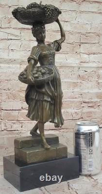 Ancienne Sculpture Statue En Bronze Véritable 15,5 Fille Peasant Signé Cesaro