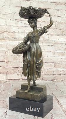 Ancienne Sculpture Statue En Bronze Véritable 15,5 Fille Peasant Signé Cesaro