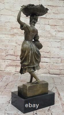 Ancienne Sculpture Statue En Bronze Véritable 15,5 Fille Peasant Signé Cesaro