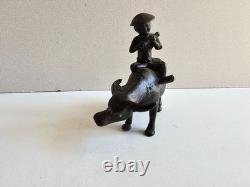 Ancienne Sculpture en bronze Asie Joueur de flute tibetain sur son Buffle