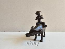 Ancienne Sculpture en bronze Asie Joueur de flute tibetain sur son Buffle