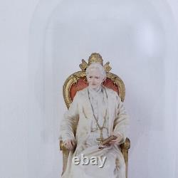 Ancienne Statue Du Pape Léon XIII Sculpture En Plâtre Dans Une Vitrine À Cloche