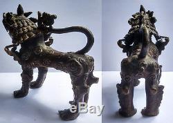 Ancienne paire de lions népalais en bronze Népal 19e