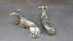 Ancienne paire de sculptures de lévriers ART DECO couchés en métal argenté
