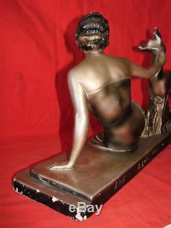Ancienne sculpture art deco en platre signée Cipriani La femme et la biche