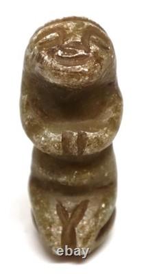 Ancienne sculpture chinoise Hetian en jade sculptée femme agenouillée statue