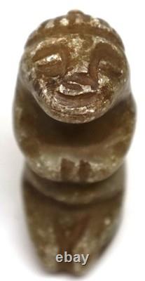 Ancienne sculpture chinoise Hetian en jade sculptée femme agenouillée statue