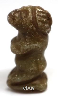 Ancienne sculpture chinoise Hetian en jade sculptée femme agenouillée statue