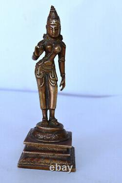 Ancienne sculpture en bronze statue de la déesse de la divinité indienne Parv