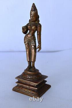 Ancienne sculpture en bronze statue de la déesse de la divinité indienne Parv