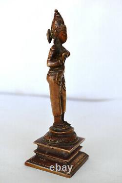 Ancienne sculpture en bronze statue de la déesse de la divinité indienne Parv