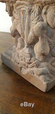 Ancienne sculpture en pierre grés relief de Mathurâ inde femmes lions statue