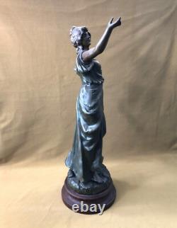 Ancienne sculpture / statue en régule patiné bronze LA GLOIRE par GEO MAXIM 54cm