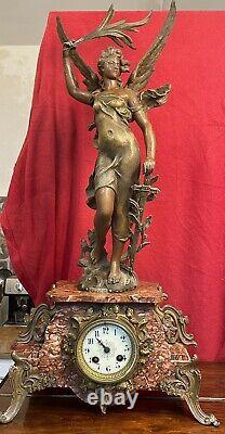 Ancienne statue Hippolyte Moreau Victoria fin 19ème sur Pendule Marbre Moucheté