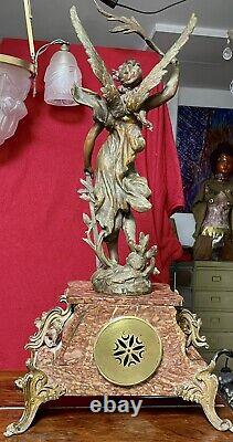 Ancienne statue Hippolyte Moreau Victoria fin 19ème sur Pendule Marbre Moucheté