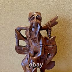 Ancienne statue artisanale pêcheur thaïlandais sculpture sur bois bonne