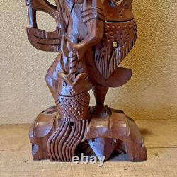 Ancienne statue artisanale pêcheur thaïlandais sculpture sur bois bonne