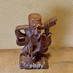 Ancienne statue artisanale pêcheur thaïlandais sculpture sur bois bonne