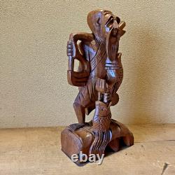 Ancienne statue artisanale pêcheur thaïlandais sculpture sur bois bonne