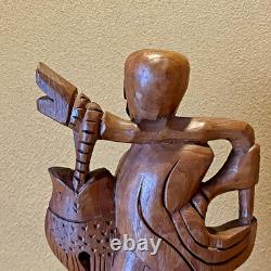 Ancienne statue artisanale pêcheur thaïlandais sculpture sur bois bonne