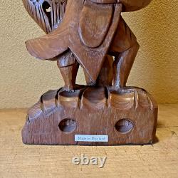 Ancienne statue artisanale pêcheur thaïlandais sculpture sur bois bonne