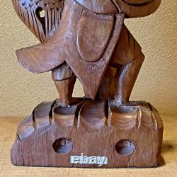 Ancienne statue artisanale pêcheur thaïlandais sculpture sur bois bonne