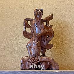 Ancienne statue artisanale pêcheur thaïlandais sculpture sur bois bonne