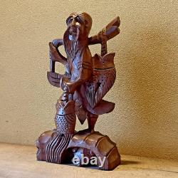Ancienne statue artisanale pêcheur thaïlandais sculpture sur bois bonne