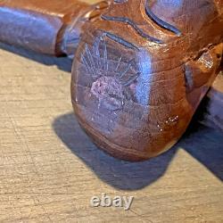 Ancienne statue artisanale pêcheur thaïlandais sculpture sur bois bonne