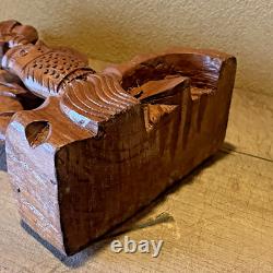 Ancienne statue artisanale pêcheur thaïlandais sculpture sur bois bonne