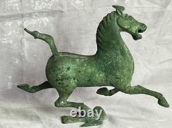 Ancienne statue bronze Couleur Vert Cheval volant ou cheval volant au galop