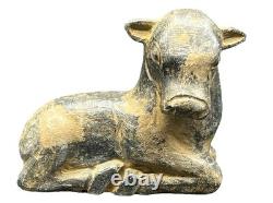 Ancienne statue de taureau en pierre proche-orient sculpture de taureau