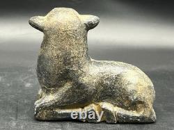 Ancienne statue de taureau en pierre proche-orient sculpture de taureau