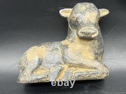 Ancienne statue de taureau en pierre proche-orient sculpture de taureau