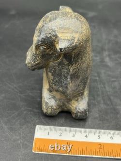 Ancienne statue de taureau en pierre proche-orient sculpture de taureau