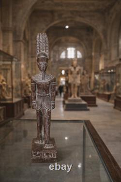 Ancienne statue du dieu égyptien Osiris, seigneur des morts, sculpture art ph